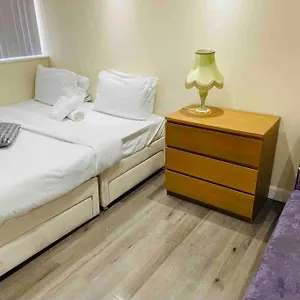 5 Bedroom House By Monishortlets Dagenham